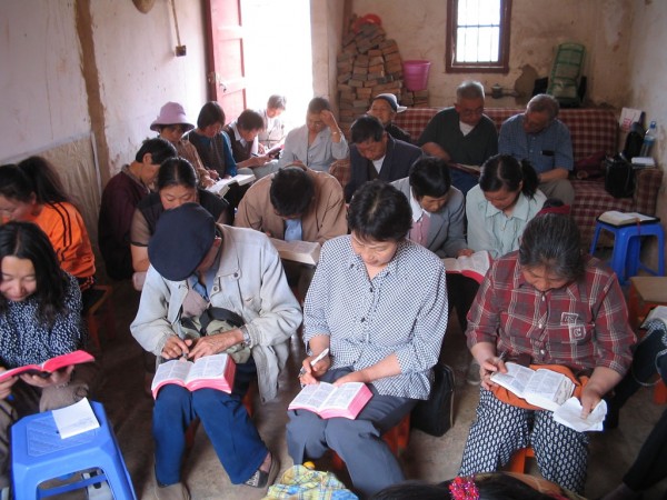 Cina: libraio arrestato dalla polizia perche cristiano