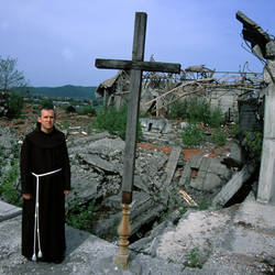 Chiesa distrutta in Bosnia_Erzegovina