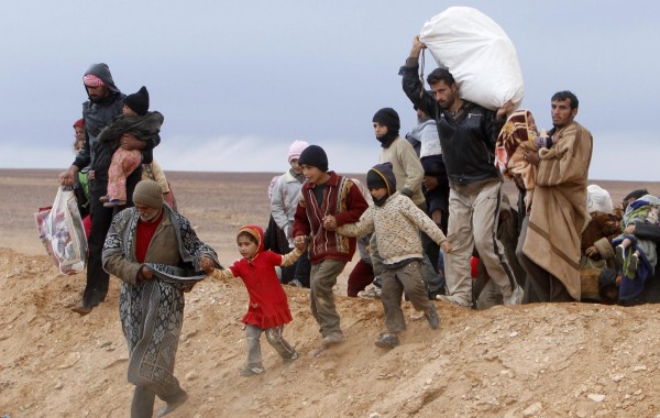 Rifugiati siriani entrano in territorio giordano
