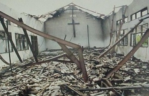 L'Arcivescovo Hindo: i villaggi cristiani di al Khabur si stanno svuotando. E i jihadisti saccheggiano le chiese!