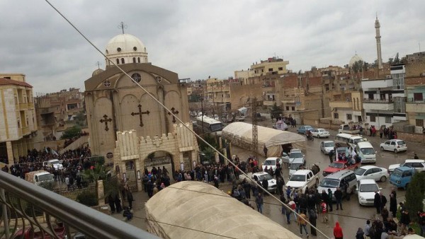 Siria, fedeli fino al martirio. Cristiani «terrorizzati», ma davanti ai tagliagole «portiamo la croce con coraggio»