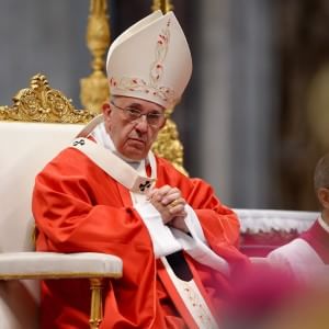 Papa Francesco alla messa per San Pietro e Paolo: «Cristiani perseguitati nel silenzio generale»