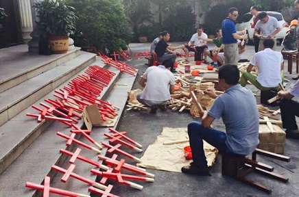 Cina: i cristiani costruiscono croci per diffonderle «ovunque»!