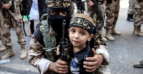 Siria, la strage dei bambini soldato. 50 baby jihadisti uccisi nel 2015!