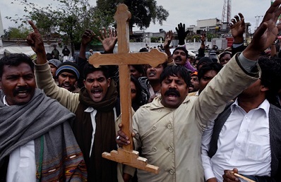 Pakistan, altre tre vittime della legge nera. Condanne a morte per blasfemia e rischio pogrom!