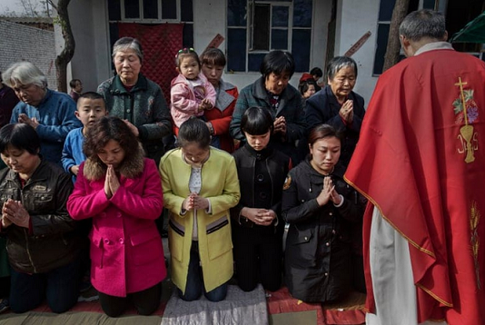Chiese chiuse e preti arrestati: la repressione del cristianesimo in Cina!